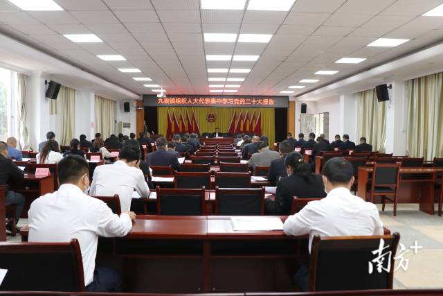 九陂鎮(zhèn)組織人大代表集中學(xué)習(xí)黨的二十大精神。