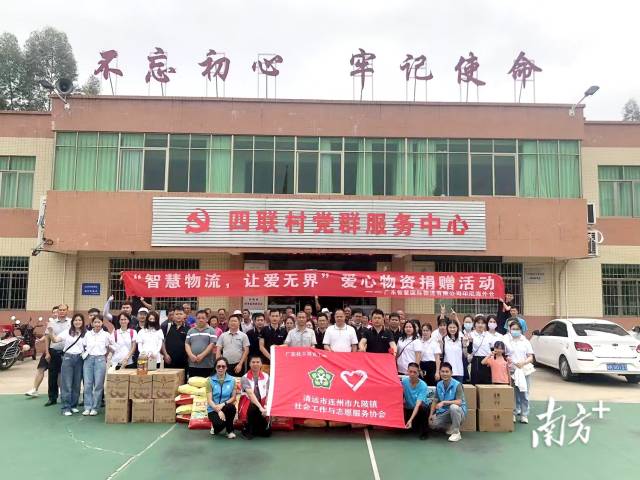 慰問活動(dòng)現(xiàn)場。